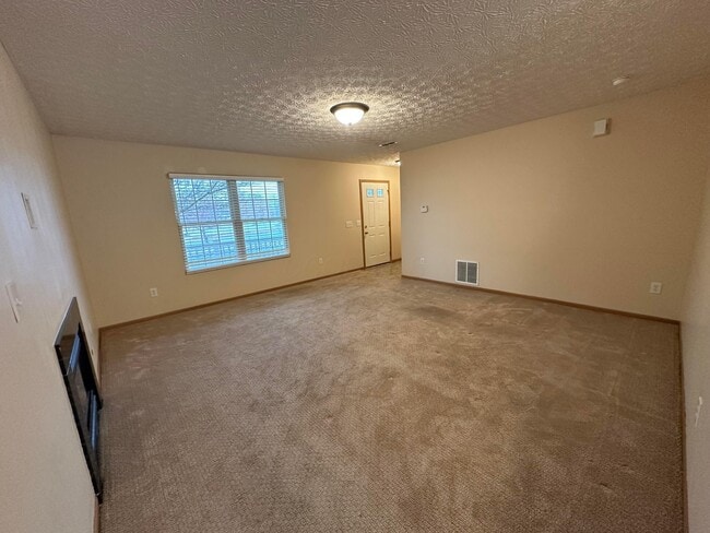 Building Photo - 135 Saratoga St