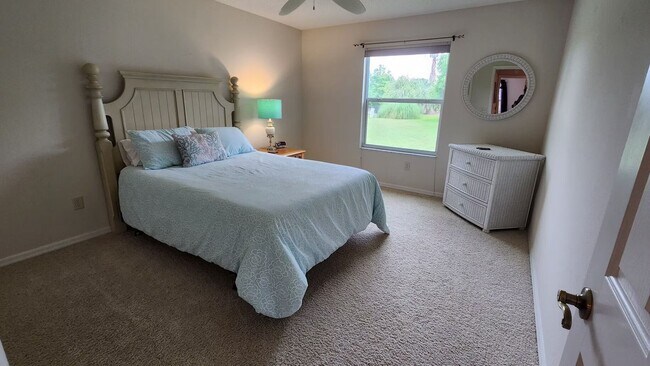 Building Photo - M916 Eastmont (VNSW-18/10)