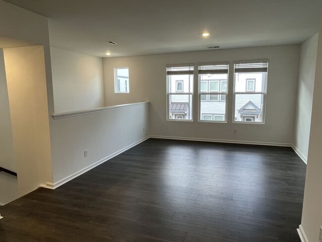 Building Photo - Brand New 4 Bed Townhome in North Charlotte!