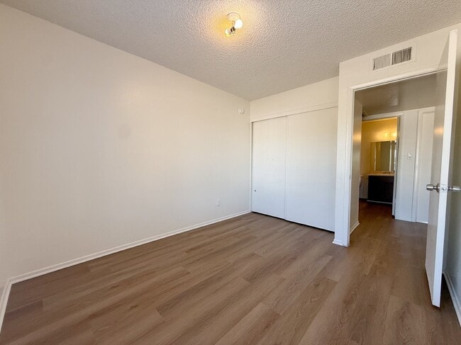 Building Photo - 5321 W Sierra St