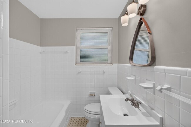 Building Photo - 6338 Mercer Cir W