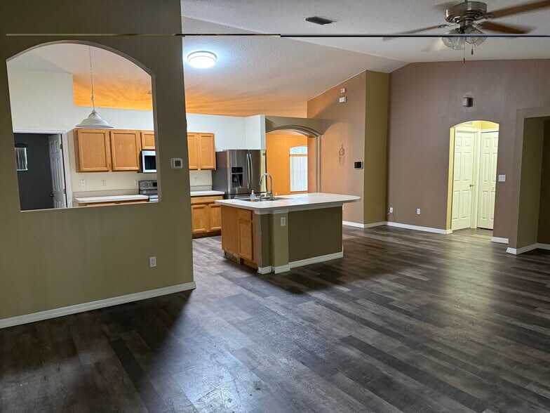 Building Photo - 49 Hemlock Trce