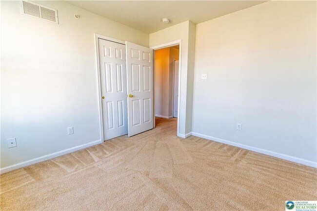 Building Photo - 955 King Way