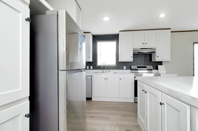 Building Photo - 750 Silent Valley Rd