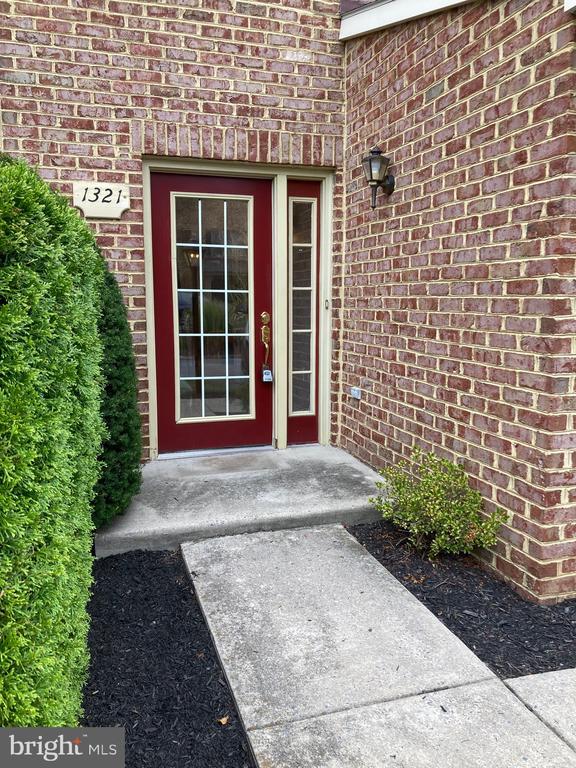 Primary Photo - 1321 Lindsay Ln