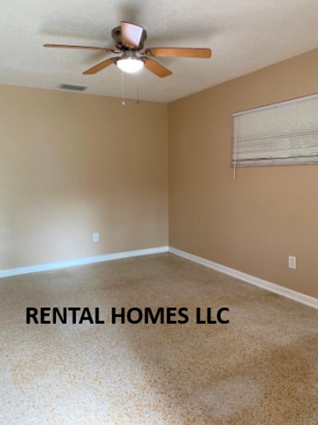 Building Photo - Four Bedroom Home, Walking Distance to New Sun Rail, City Hall & Lake Mary Elementary