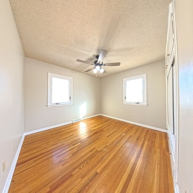 Building Photo - Spacious 3-Bedroom, 1-Bath Ranch - South Side Location