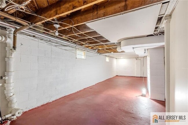 Building Photo - 145 Willow St