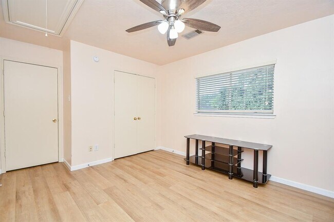 Building Photo - 20418 Linden Tree Dr