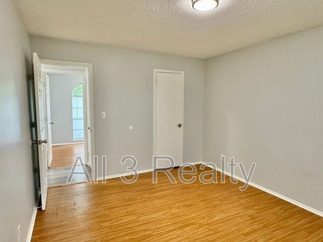 Building Photo - 4446 Wimbledon Rd