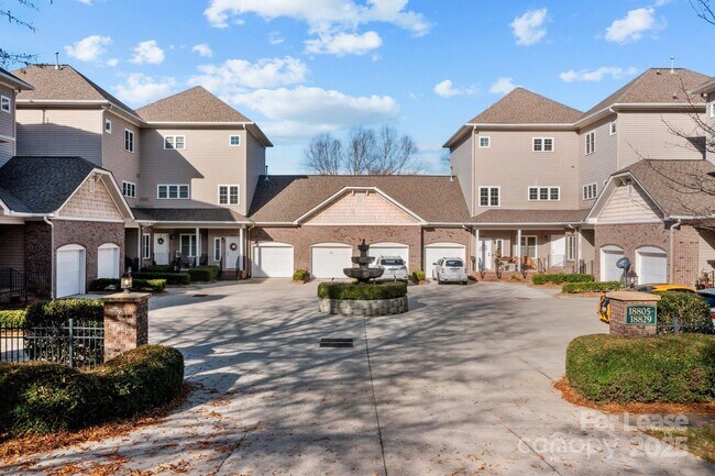 Building Photo - 18823 Cloverstone Cir