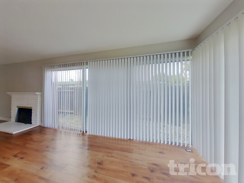 Building Photo - 378 Acacia St