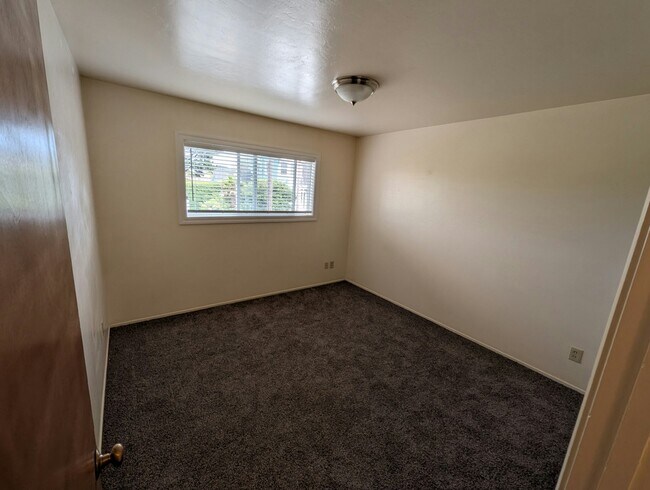 Building Photo - 2214 Fairfield St