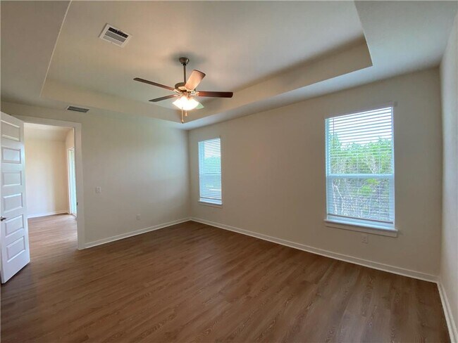 Building Photo - 305 Peace Pipe Way