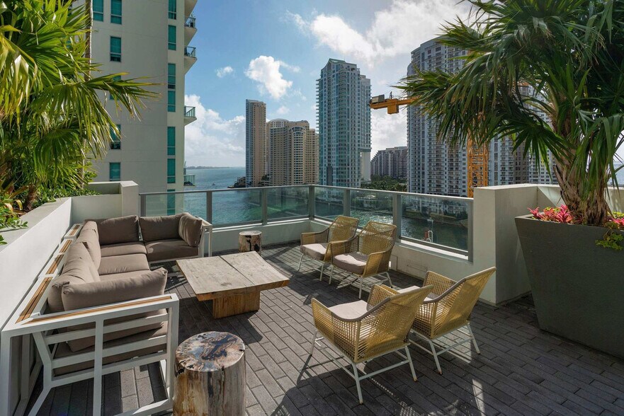 Building Photo - 298 SE 2nd Ave