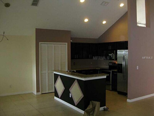 Building Photo - UCF Area 4 bedrooms/2.5 baths with 2 Car Garage on a Cul-De-Sack