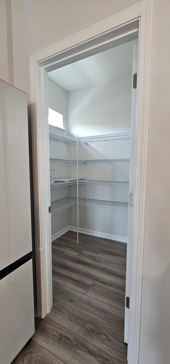 Building Photo - 904 Kinsey Aly