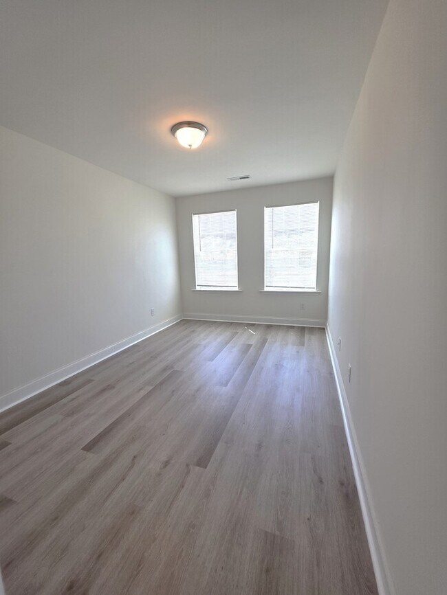 Building Photo - Great 3 bed Townhouse with 1 car garage!