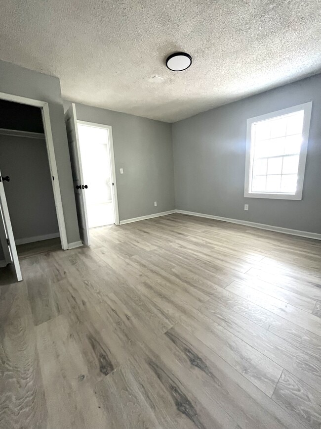 Building Photo - 426 Dyer Ave