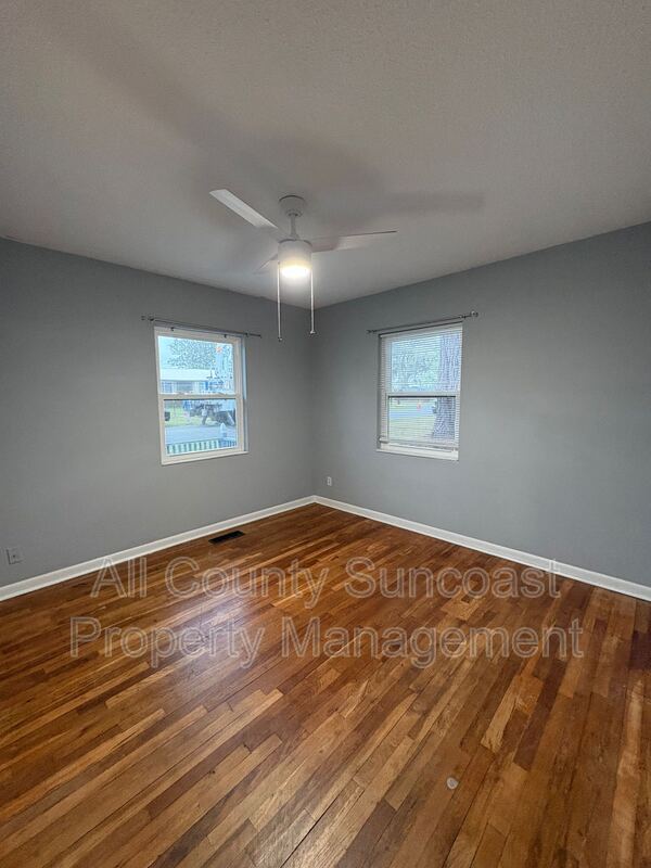 Building Photo - 208 NE Rowena St