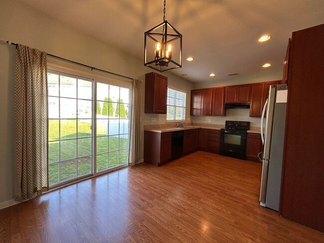 Building Photo - 941 Lansdowne Rd