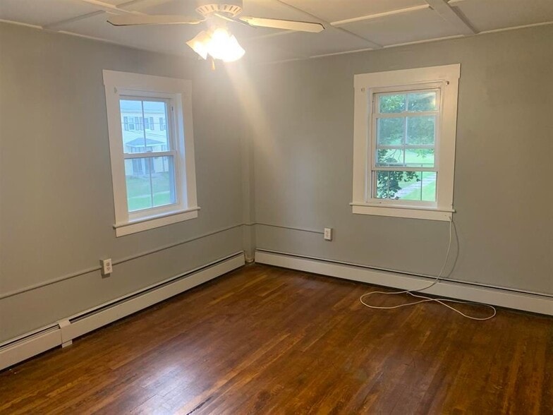 Building Photo - 12 Broad