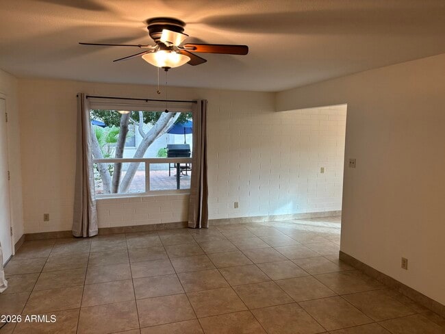 Building Photo - 4111 E Camelback Rd