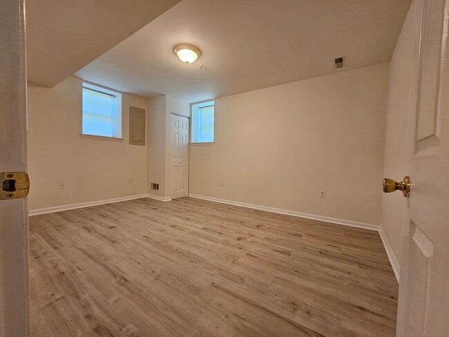 Building Photo - 3917 Hawthorne Rd