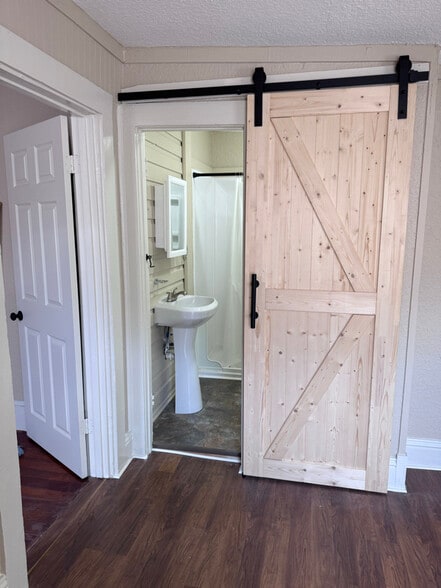 Building Photo - 114 NE Tuscawilla Ave