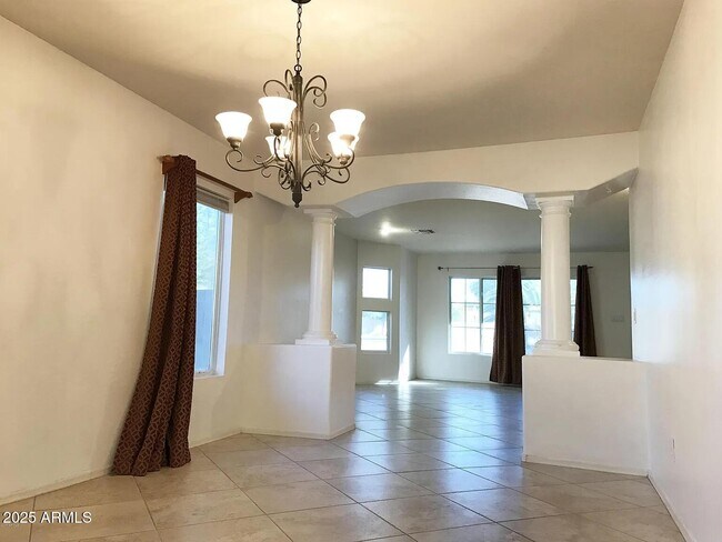 Building Photo - 6406 W El Cortez Pl