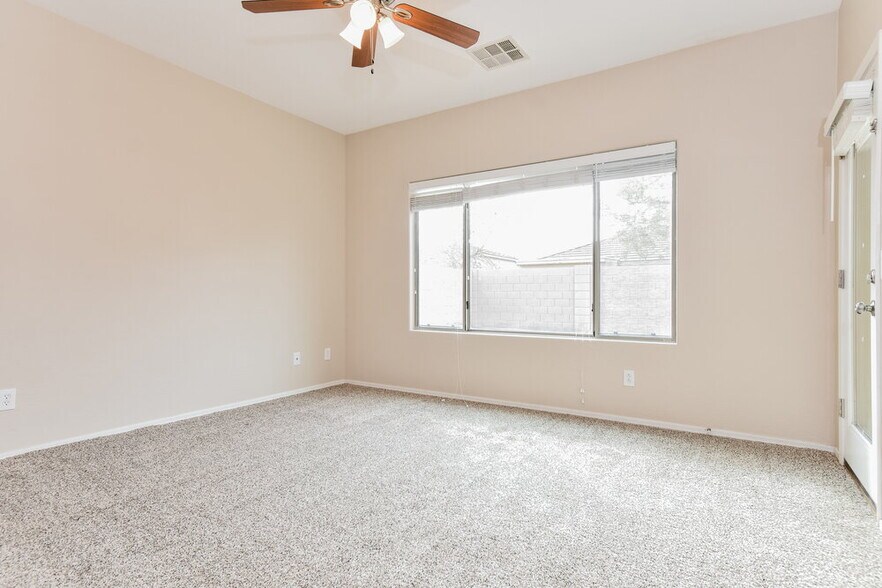 Building Photo - 15629 W MacKenzie Dr