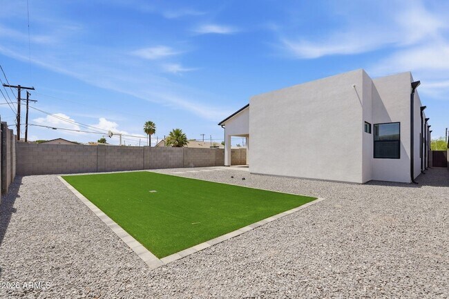 Building Photo - 2009 E Don Carlos