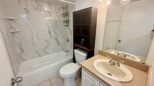 Building Photo - 905 Southridge Rd