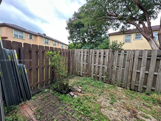 Building Photo - 3370 NE 14th Dr