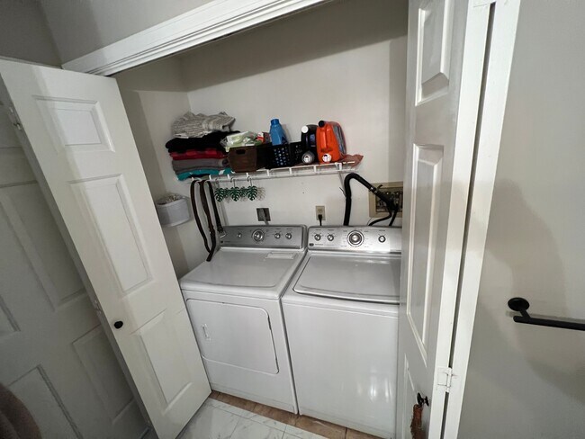 Building Photo - 15 Bourbon St