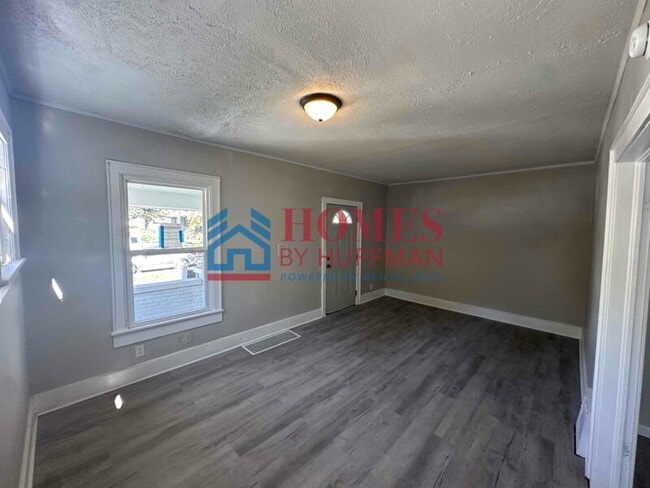 Building Photo - Two Bedroom House | Move in Ready | Deposi...