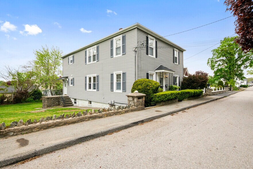 Building Photo - 5 Goulart Ave