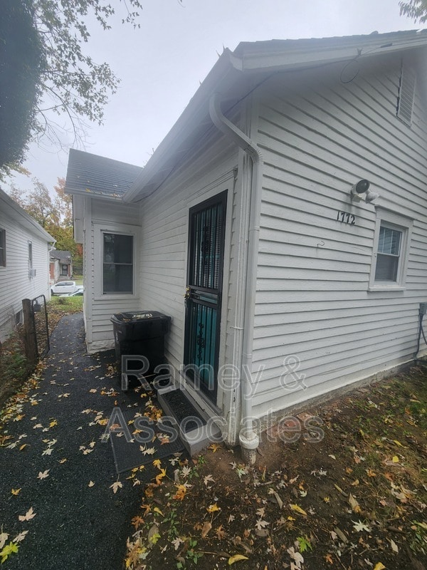 Building Photo - 1772 W Gaulbert Ave