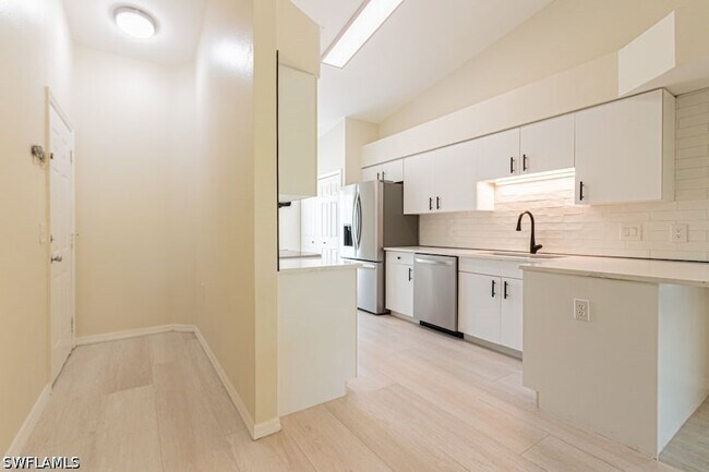 Building Photo - 4985 Sandra Bay Dr
