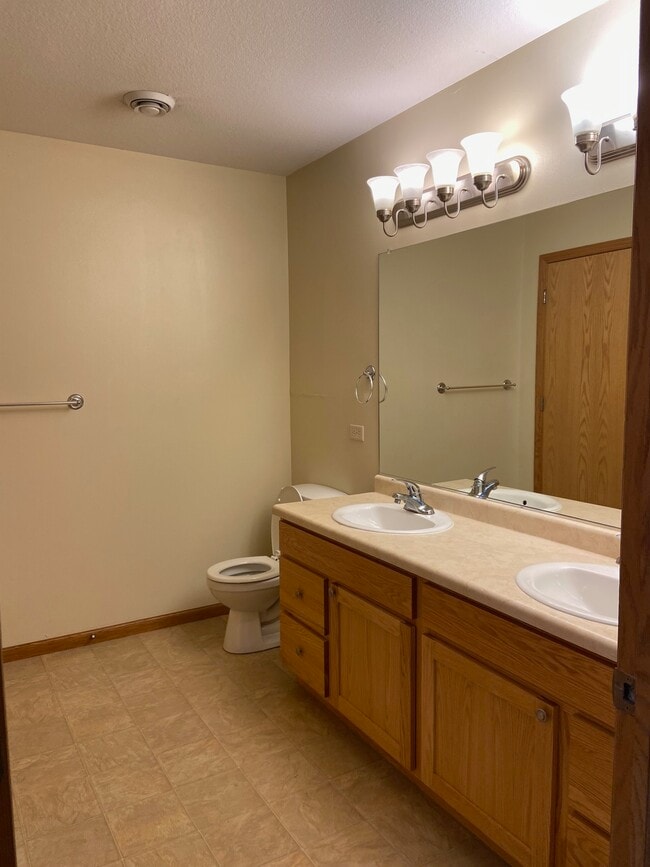 Building Photo - 1434 Clearwater Ridge Ct