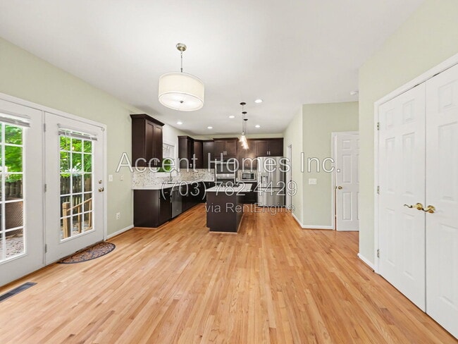 Building Photo - 6034 Sumner Rd