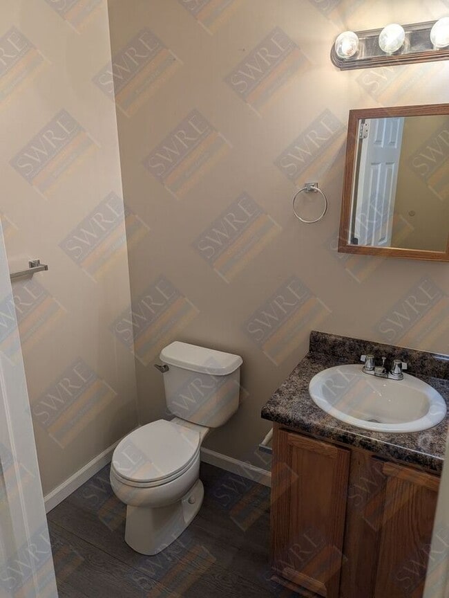 Building Photo - 3 Bedroom 2.5 Bath Townhouse