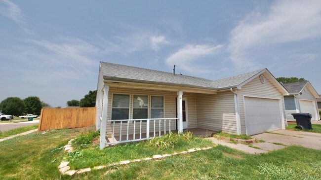 Building Photo - 1021 Periwinkle Dr