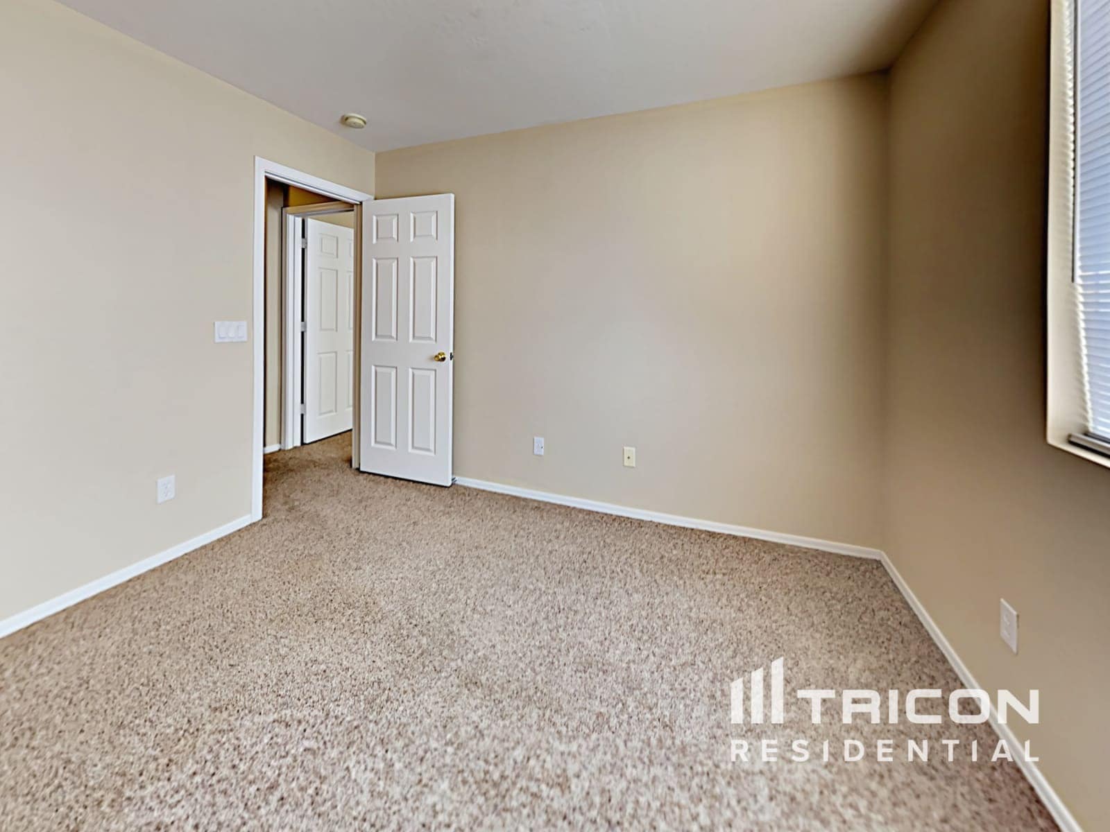 Building Photo - 22040 W Gardenia Dr
