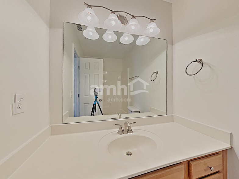 Building Photo - 6852 Scarlet Ridge Dr