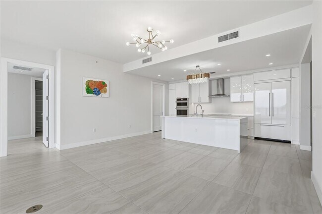 Building Photo - 301 1st St S