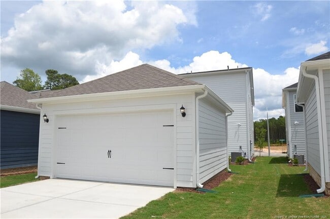Building Photo - 817 Portland Rose Dr
