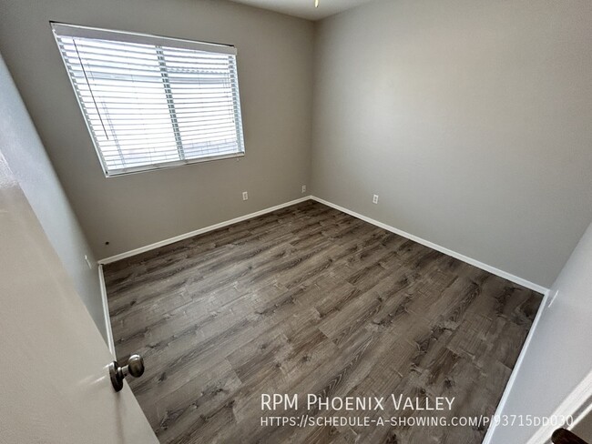 Building Photo - 3 bed/ 2bath Goodyear Home with All new Pa...