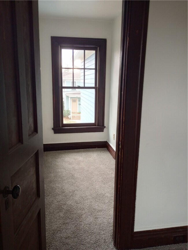 Building Photo - 362 W Gray St