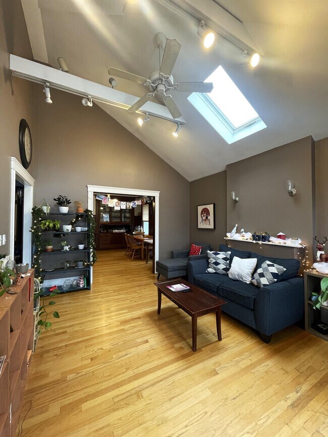 Building Photo - 16 Halifax St